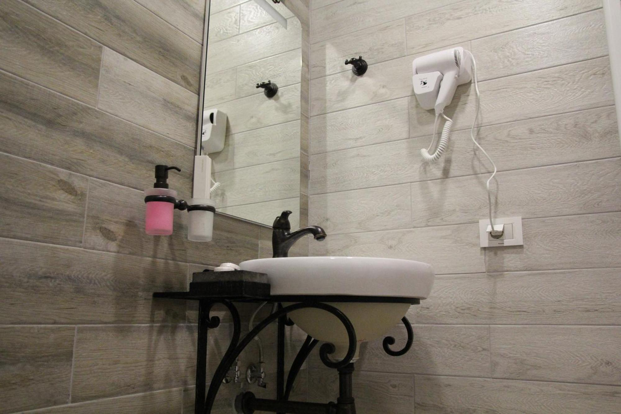 Jinjotel Gyumri Ngoại thất bức ảnh